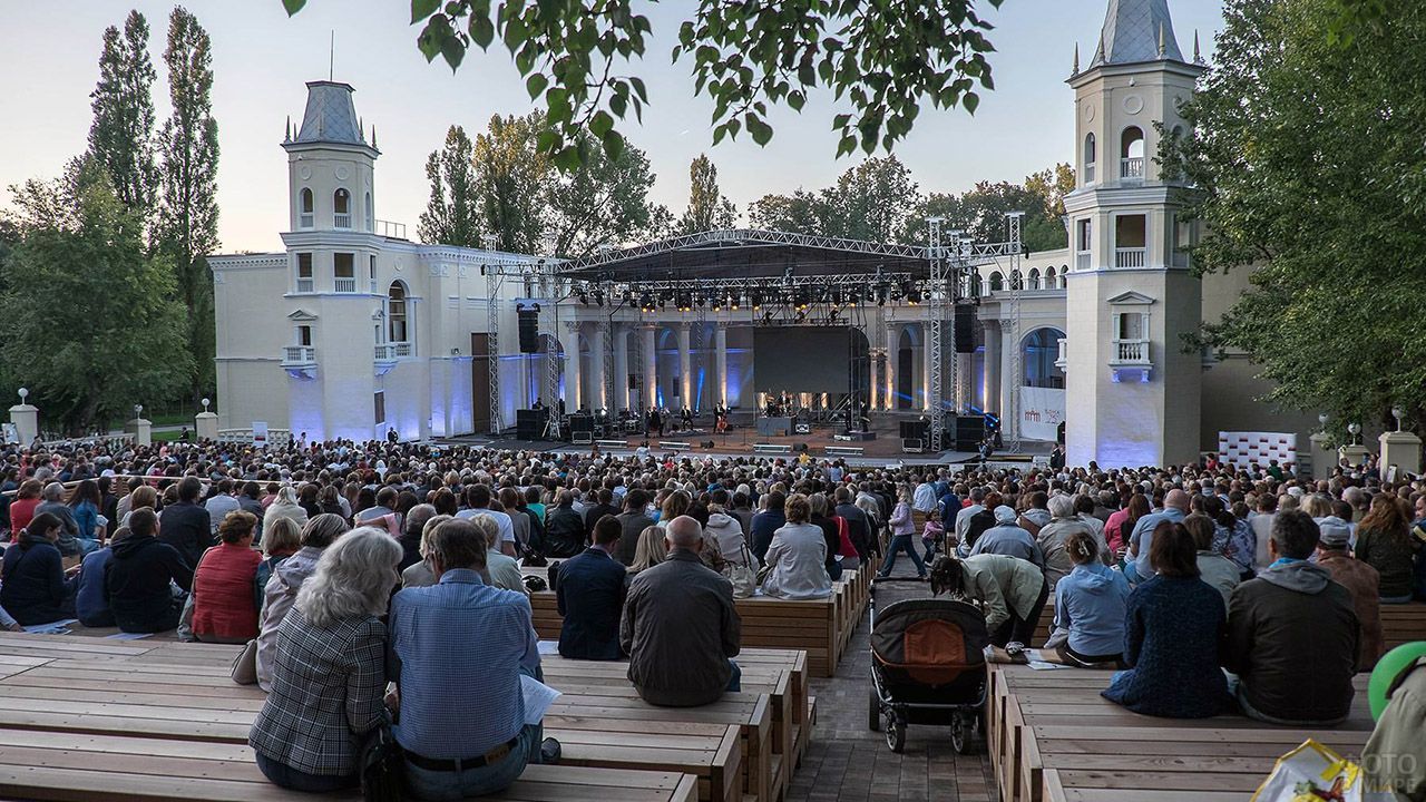 Октябрьские концерты в Зеленом театре ВДНХ: рок, который звучит по-настоящему